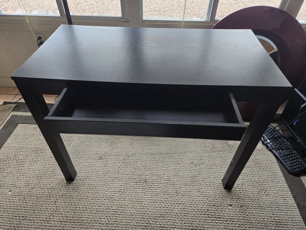 Black Desk