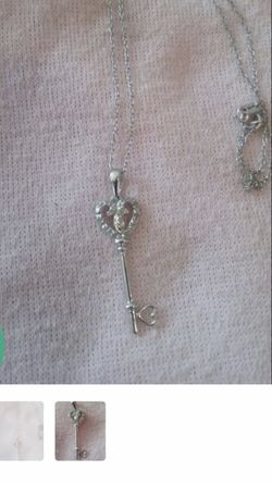 Silver heartkey necklace with small diamonds