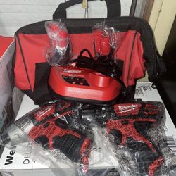 Milwaukee M12 12V Lithium-Ion Cordless Drill Driver/Impact Driver Combo Kit with Two 1.5Ah Batteries, Charger and Bag (2-Tool)