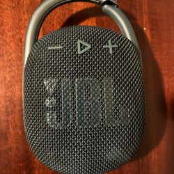 JBL Clip 4