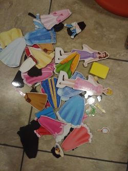 Magnetic dress up dolls