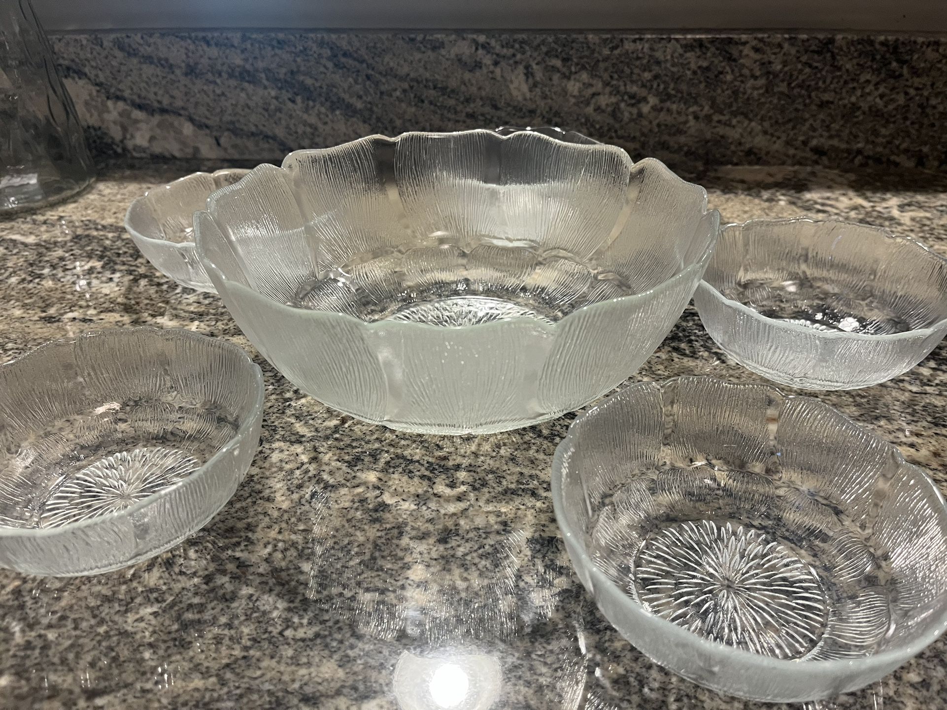 Arcoroc France FLEUR Large Serving Salad Fruit Bowl clear glass 9 in, Five Mini Bowls 4 7/8 in