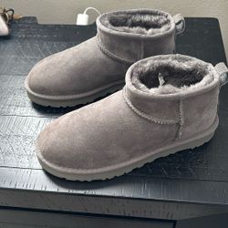 UGG Women Boots 8 