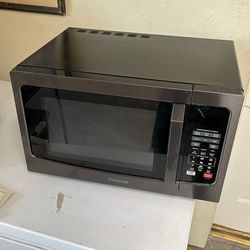 Toshiba 1.2 Cu. Ft. 1,000 Watt Countertop Microwave