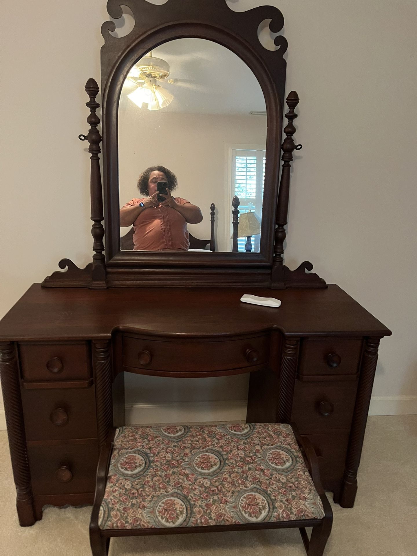 Vanity Solid Wood Excellent Condition