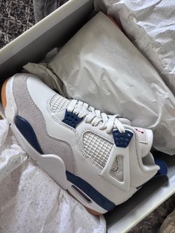 DS JORDAN 4 SB Navy size 6.5
