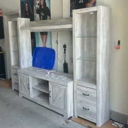Beautiful, Like New Entertainment Center