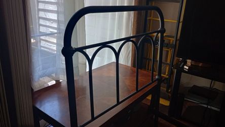 Beautiful Vintage-Style Black Metal Twin Bed Frame –