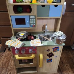 Kid's Play Kitchen 