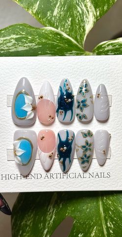 Reusable almond shaped press on nails in size medium