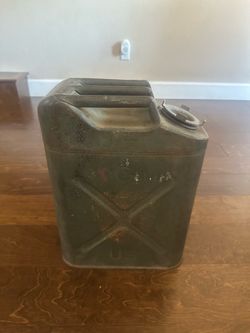 Vintage 5 Gallons Gas Tank / Gas Can .