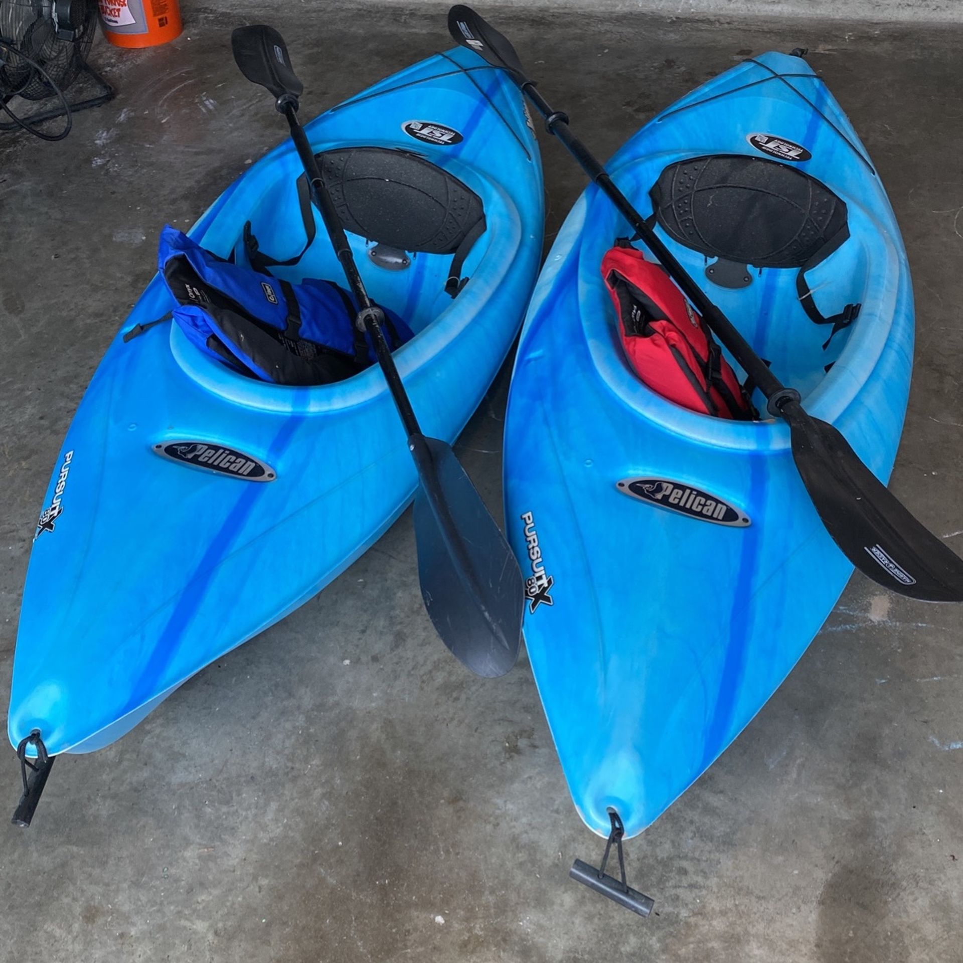 2 Kayaks with paddles and Lifejackets