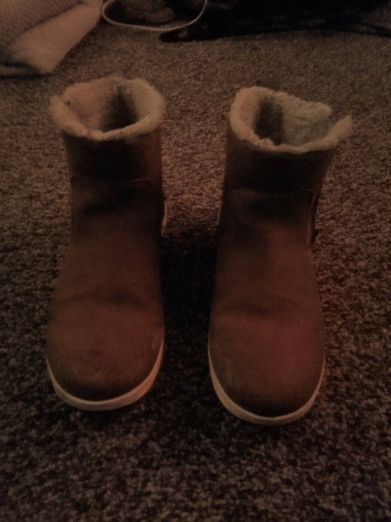 Brown Boots (>3<) <3