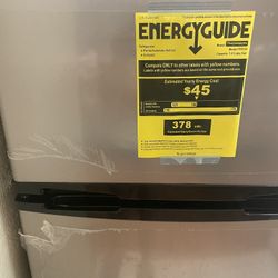 Top-Freezer Refrigerator 7.5 cu. ft - Thomson