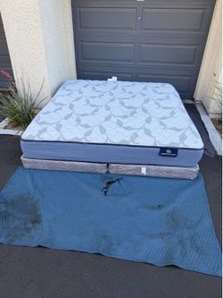 King Size Serta Perfect Sleeper Mattress & Box Spring Set