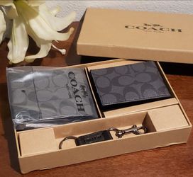 Brand New!☀️  C0ACH Signature Canvas 3PC Wallet Gift Set