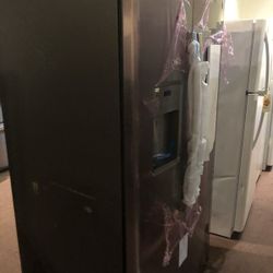 GE Refrigerator Appliance  GJQH