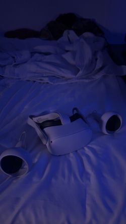 Quest 2 with both controllers (pick up only)
