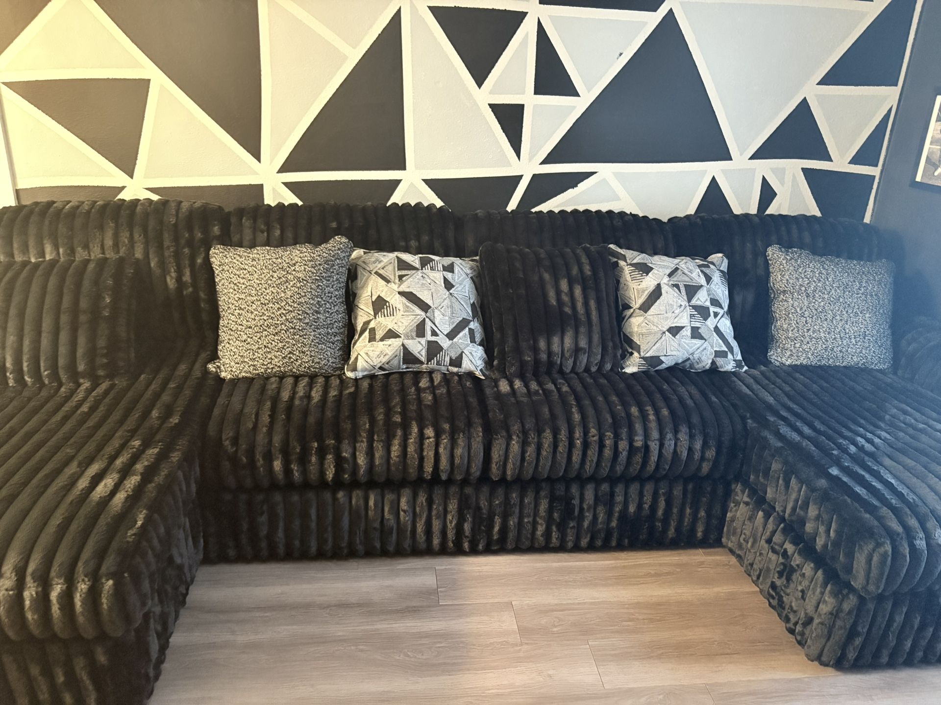 BLACK VELVET SECTIONAL