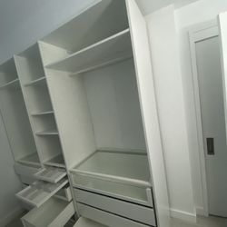 Custom-made fitted wardrobe