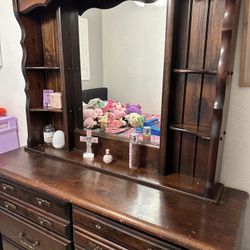 Dresser With Mirror