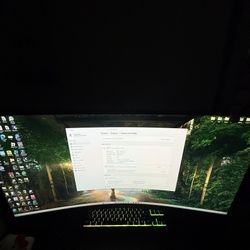 Curved Samsung Gaming Monitor 