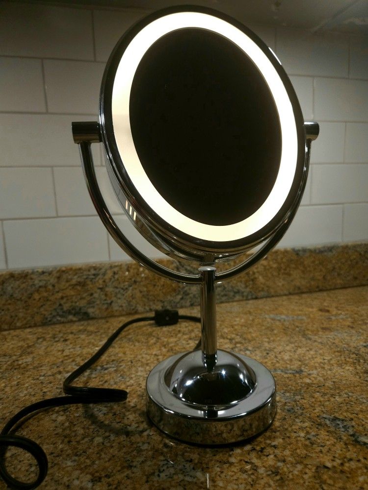 Pristine Conair Make-Up Mirror With Light