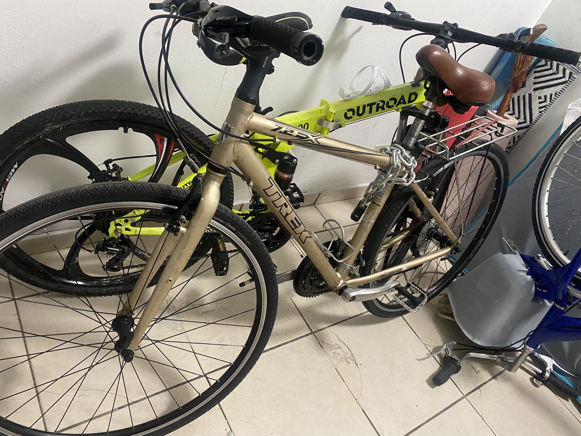 Trek Hybrid Bike - Like New - $150