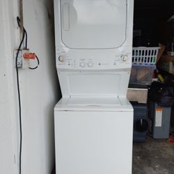 Like New GE Full Size Laundry Center Works Perfect With Warranty