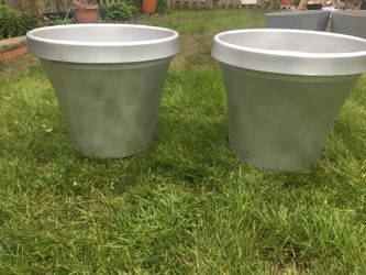 Silver plastic flower pots
