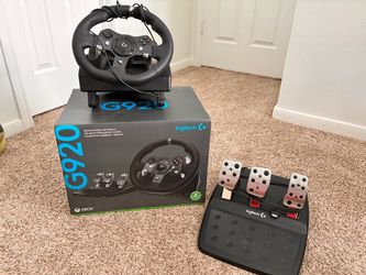 Logitech G920 Racing Wheel and Pedals