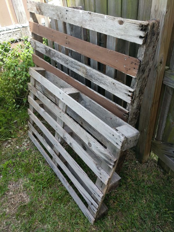 Free cinder blocks and wooden pallets for Sale in Miami, FL - OfferUp
