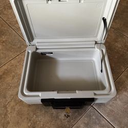 Sentry 1100 Portable Fire Safe Security Box Chest Lockbox w/ Handle And 2 Keys
