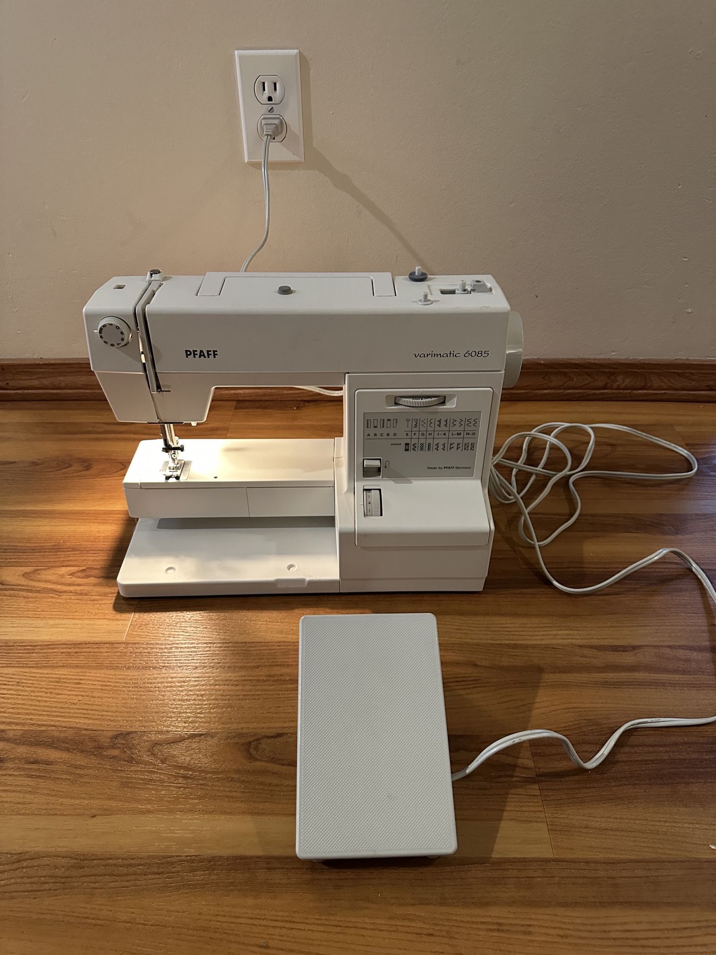 Pfaff Varimatic 6085 Sewing Machine