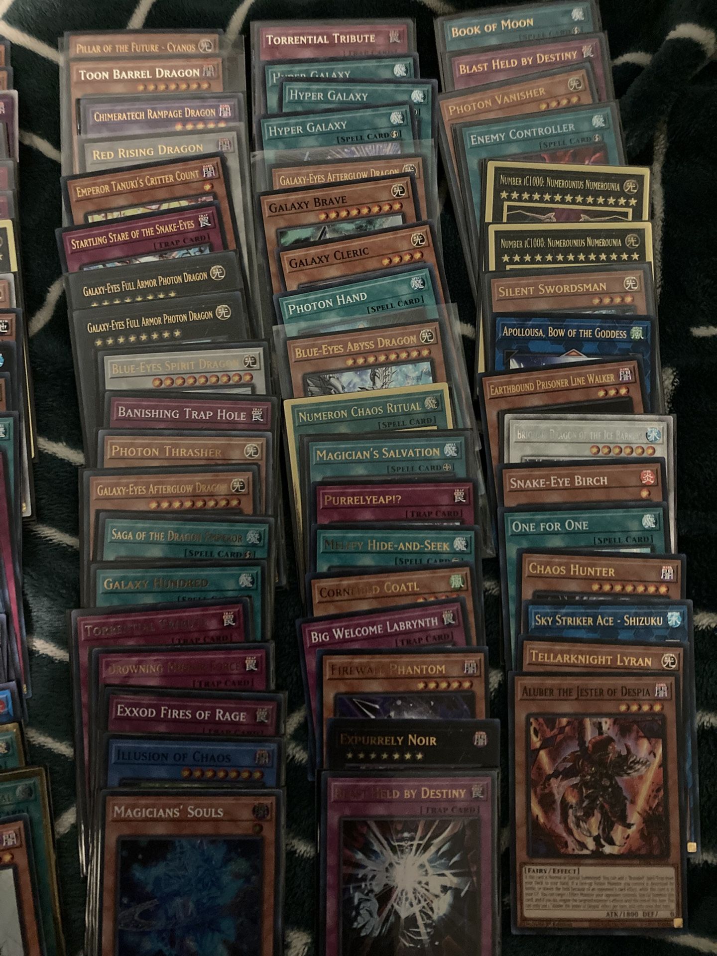 185 Yugioh Cards Mint