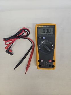Fluke 77- III Series Digital Multimeter with Leads P817325-1