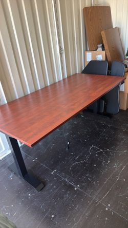 Adjustable desk like new