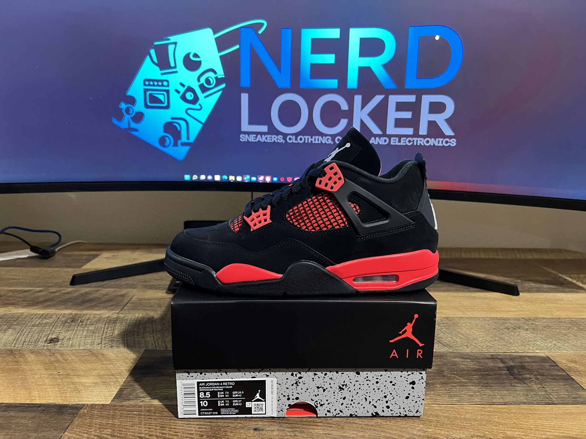 US 8.5] Jordan 4 Red Thunder USED, Men's Fashion, Footwear