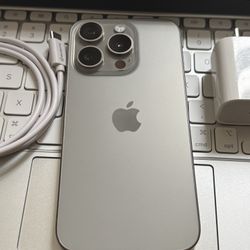 iPhone 15 Pro / Natural titanium / Unlocked / 128 GB 