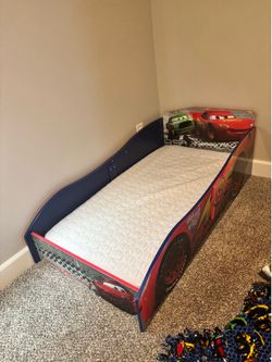 Cars lighting McQueen kids bed