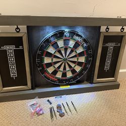 Dartboard Cabinet & Darts 