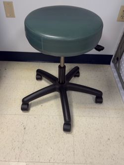 Rolling stool with wheels