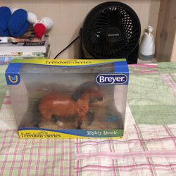 Toy Horse / Breyer Horse Freedom Series