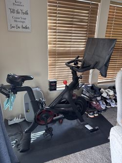 2024 Peloton Bike Plus Very Good Condition with Accessories - Albuquerque, NM