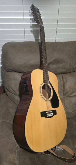 YAMAHA ACOUSTIC ELECTRIC GUITAR $250 obo