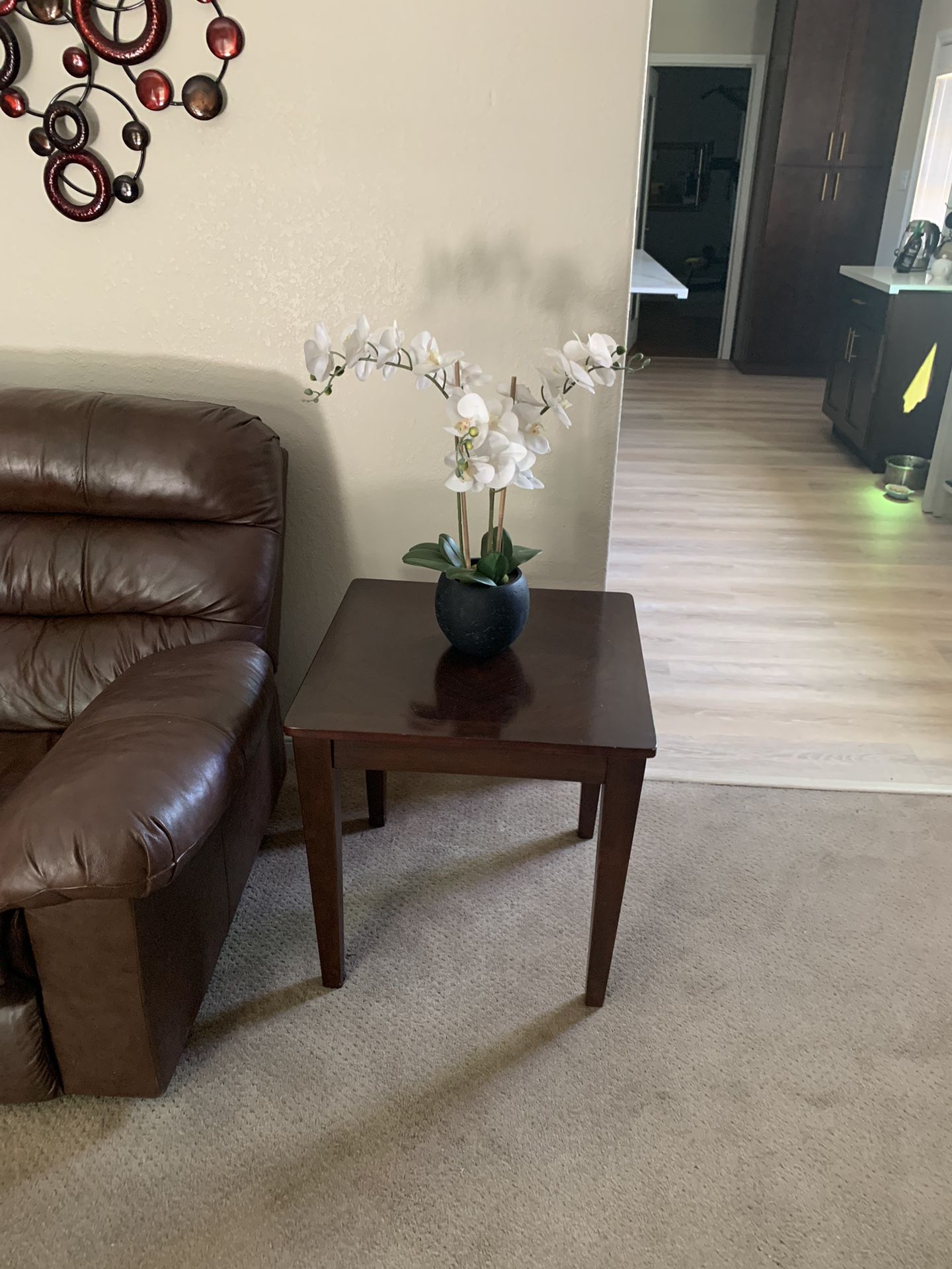 Beautiful Espresso-Finished End Table (Excellent Shape)