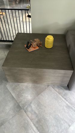 City furniture coffee table