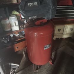 33 Gal Craftmam Air Compressor 