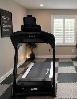 SOLE F80 Folding Treadmill – Excellent Condition | Powerful 3.5 HP Motor | Incline | Bluetooth Speakers