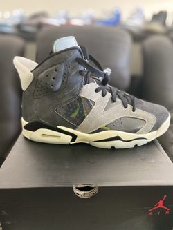 Jordan - Womens Size 7 USED - Worn only TWICE